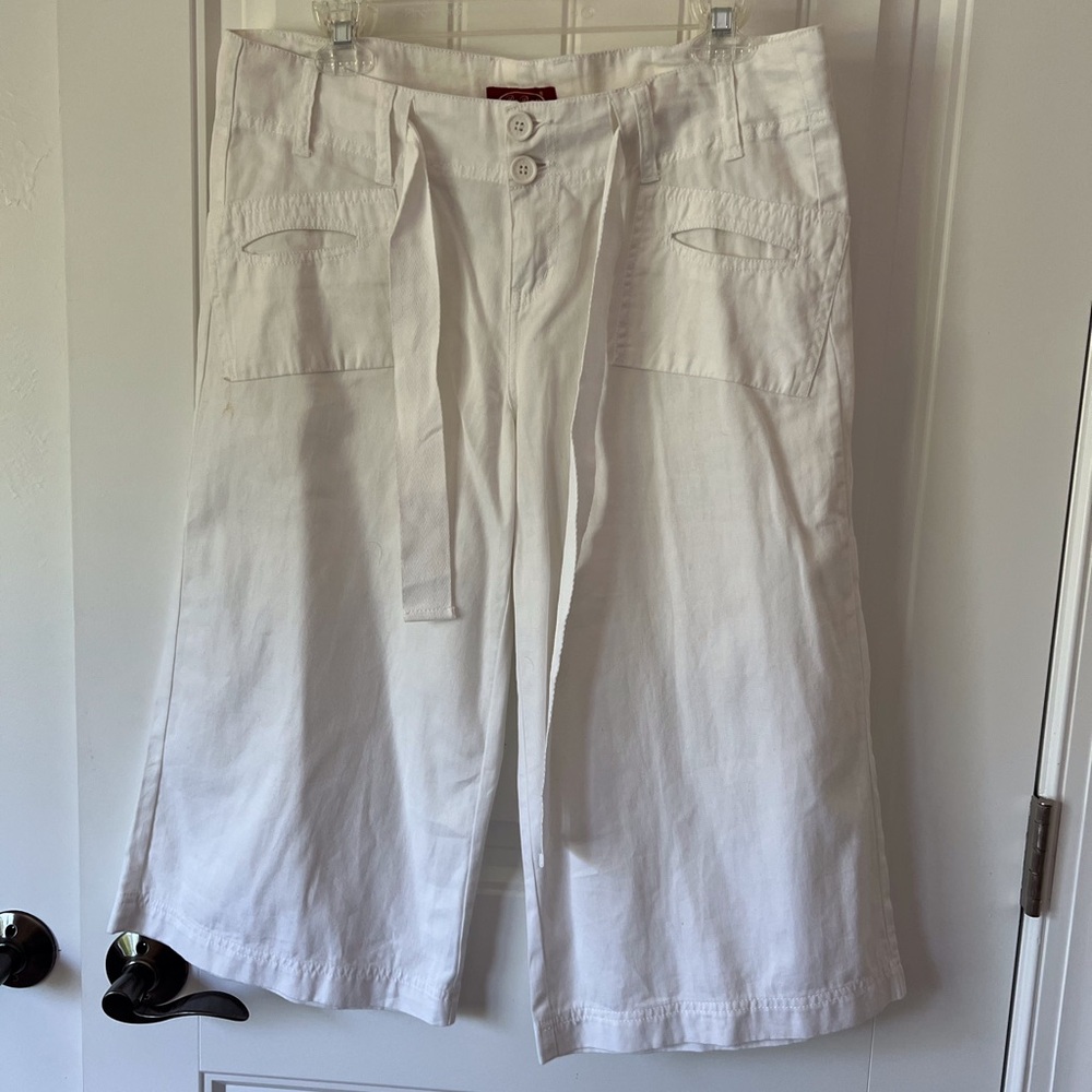 White Women's capris
